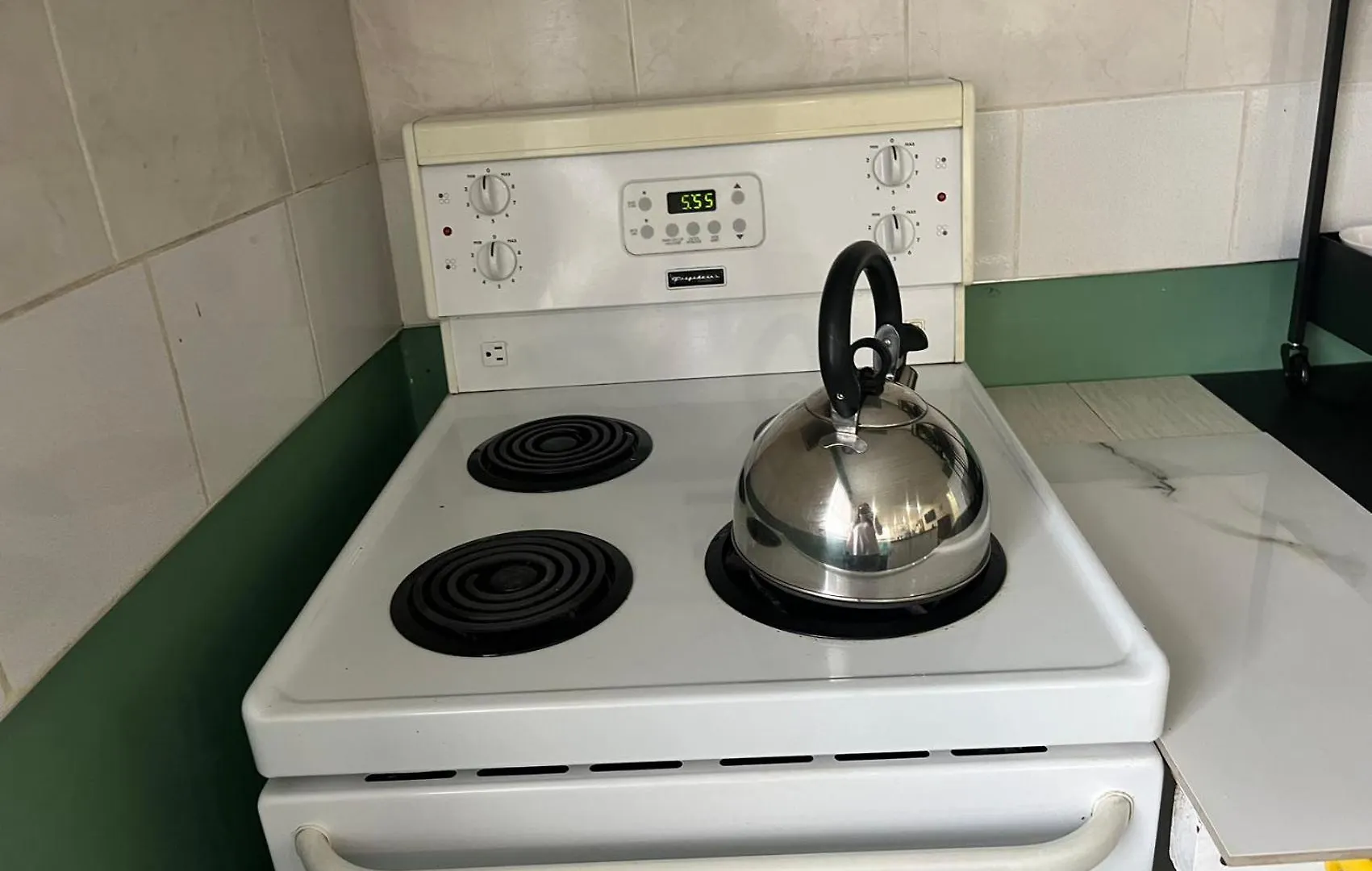 Queen Comfort Close To Finch Station & Shopping Toronto