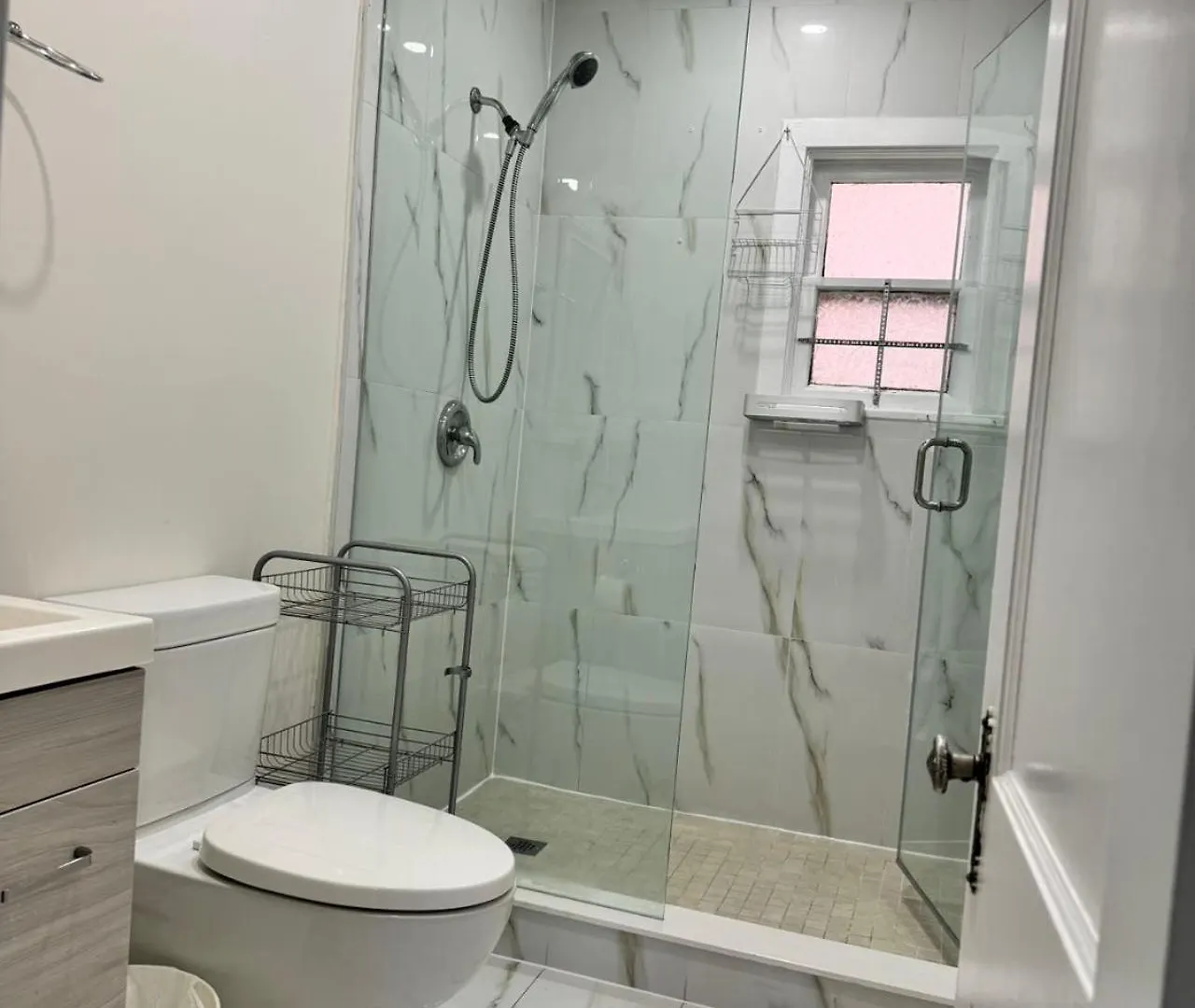 Guest house Queen Comfort Close To Finch Station & Shopping Toronto