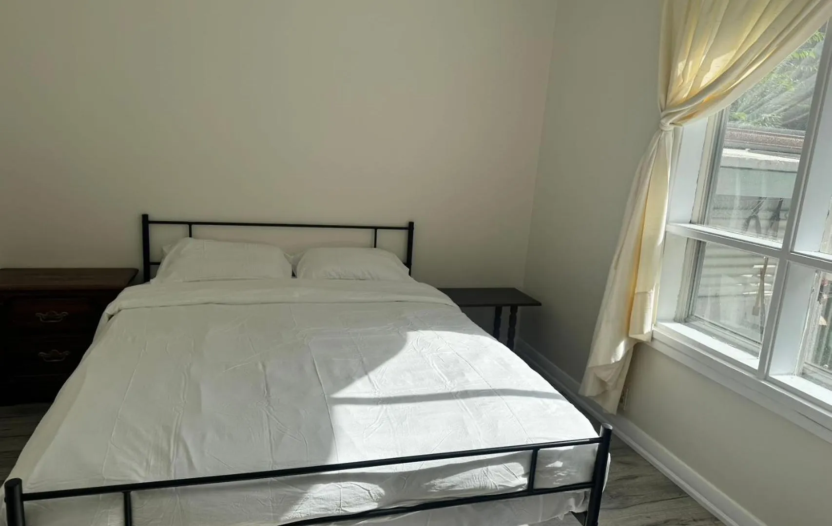 Queen Comfort Close To Finch Station & Shopping Toronto Canada